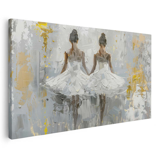 Deux femmes dansent le ballet sur un fond minimal