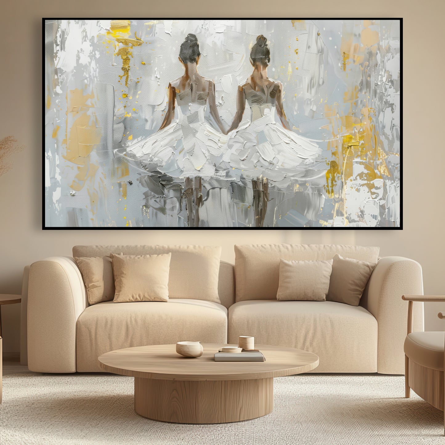 Deux femmes dansent le ballet sur un fond minimal